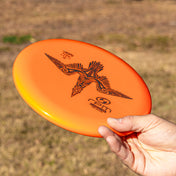 RPM Discs Takapu in Atomic being held ready to throw